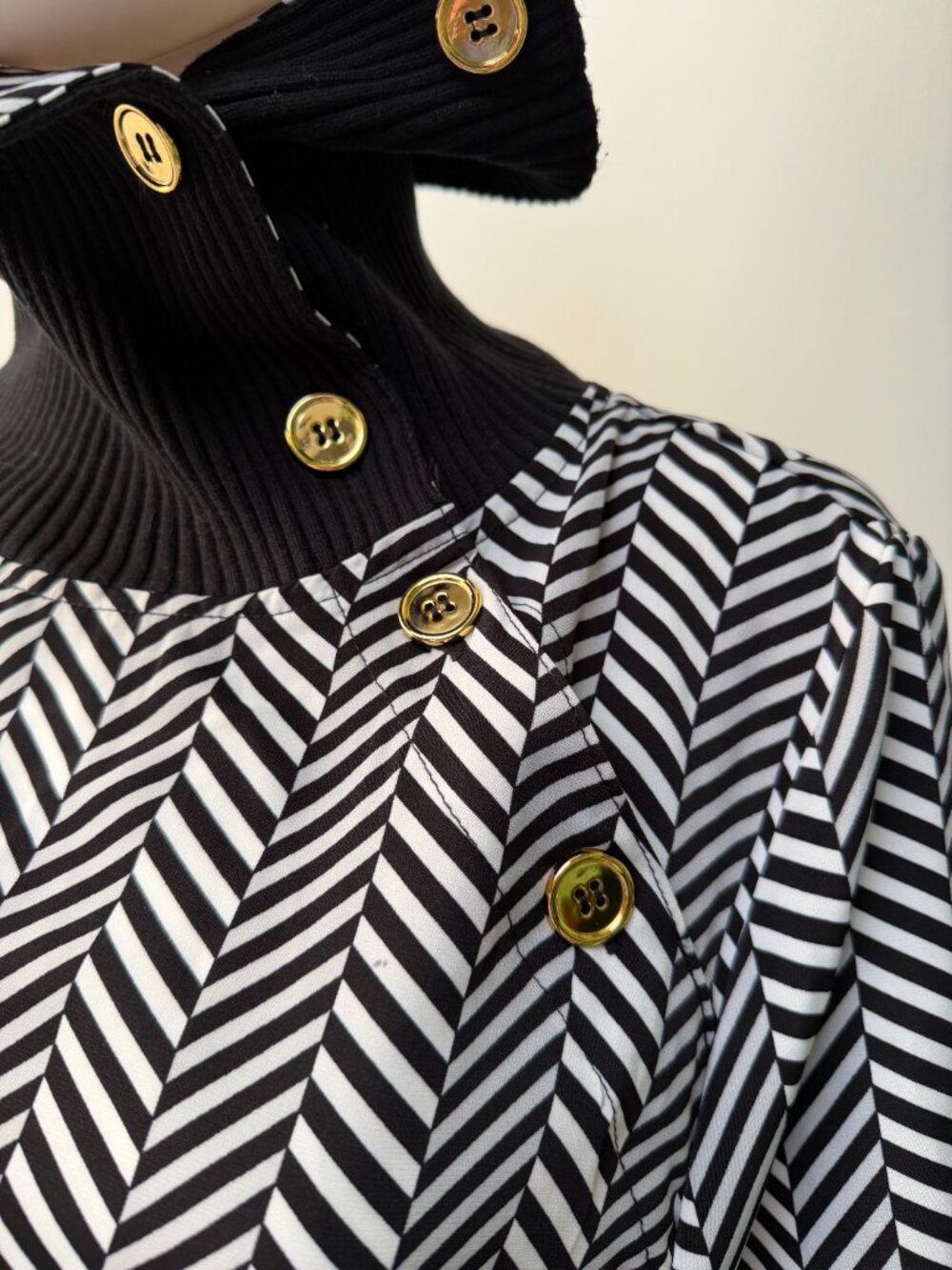 NWOT IMAN Convertible Sweater Neck Black, White, & Grey Geometric Print Blouse